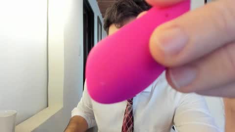 Snapshot of vito_ferrero chatting on November 2025 12:50:02 PM Vito Ferrer online show from November 2025 12:50:02 PM