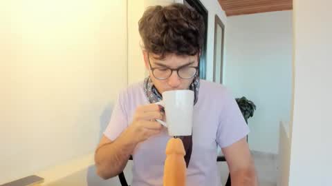 Snapshot of vito_ferrero chatting on November 2025 11:40:02 AM Vito Ferrer online show from November 2025 11:40:02 AM