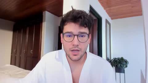 Snapshot of vito_ferrero chatting on November 2025 01:28:02 PM Vito Ferrer online show from November 2025 01:28:02 PM