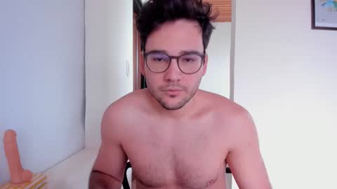 Snapshot of vito_ferrero chatting on November 2025 12:05:02 PM Vito Ferrer online show from November 2025 12:05:02 PM