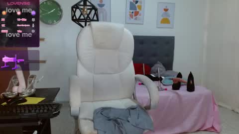 VITTORIA  online show from January 2025 01:53:01 PM