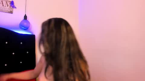 Snapshot of vivi_stars chatting on February 2025 06:00:01 PM vivi_stars online show from February 2025 06:00:01 PM