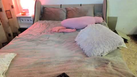 Snapshot of vivian_alison chatting on January 2025 06:51:02 PM vivian_alison online show from January 2025 06:51:02 PM