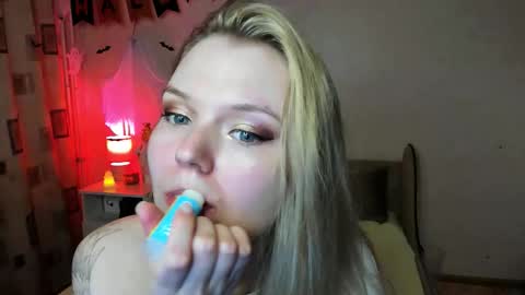 Snapshot of vivian_alison chatting on October 2025 06:45:02 PM vivian_alison online show from October 2025 06:45:02 PM