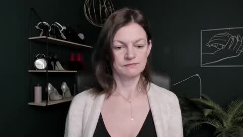 Snapshot of vivian_dream chatting on October 2025 07:43:01 AM Vivian online show from October 2025 07:43:01 AM