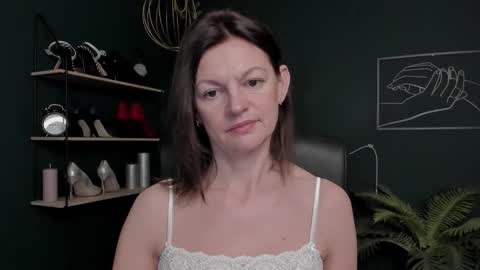 Snapshot of vivian_dream chatting on November 2025 08:15:02 AM Vivian online show from November 2025 08:15:02 AM