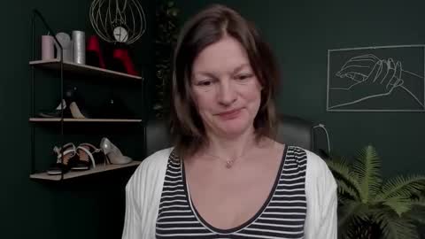 Snapshot of vivian_dream chatting on November 2025 08:13:01 AM Vivian online show from November 2025 08:13:01 AM