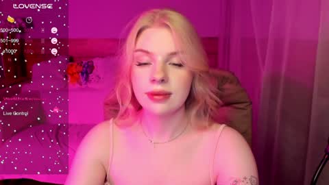 Snapshot of vivian_page chatting on December 2024 12:00:01 PM Aurora online show from December 2024 12:00:01 PM