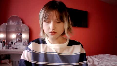 Snapshot of vivian_page chatting on December 2025 09:24:01 AM Aurora online show from December 2025 09:24:01 AM