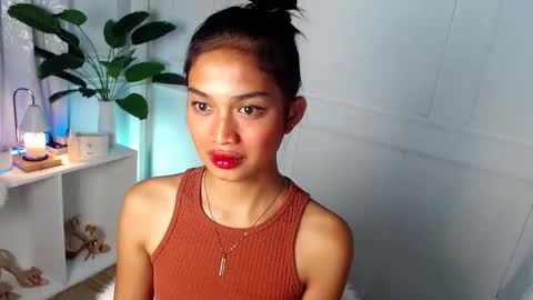 Snapshot of vivian_roberts chatting on January 2025 12:43:02 AM Vivian online show from January 2025 12:43:02 AM
