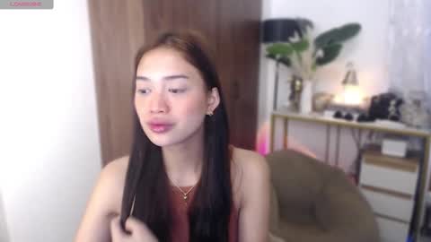 Snapshot of vivian_roberts chatting on October 2025 12:11:01 AM Vivian online show from October 2025 12:11:01 AM