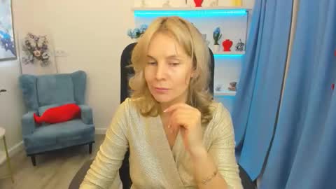 Snapshot of vivianlirei chatting on February 2026 05:06:02 AM Sinti online show from February 2026 05:06:02 AM