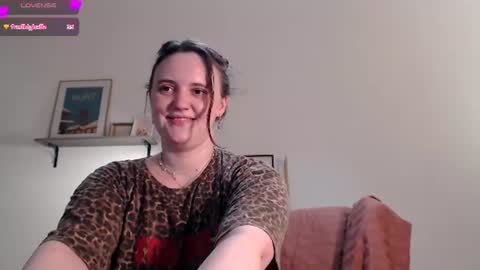 Snapshot of vivianmarble chatting on June 2026 10:12:01 PM Lela online show from June 2026 10:12:01 PM