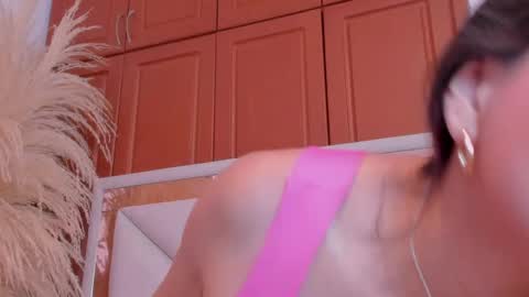 Snapshot of vivianne_scott chatting on May 2026 12:33:01 PM Vivi online show from May 2026 12:33:01 PM