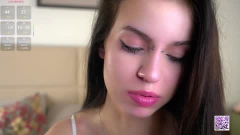 Nelly and Mari online show from December 2025 07:25:01 AM