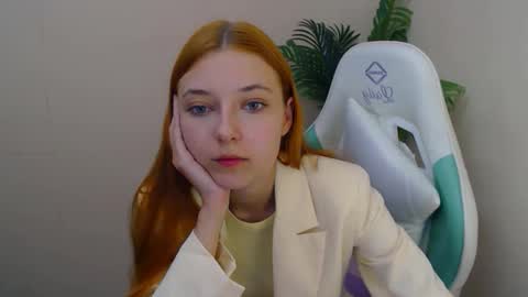 Vivien online show from October 2025 06:08:02 PM