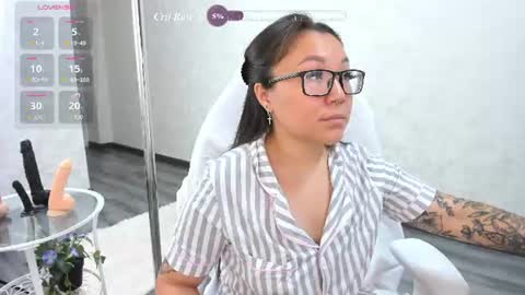 Snapshot of vivien_montclair chatting on July 2026 12:21:02 AM Vivien online show from July 2026 12:21:02 AM