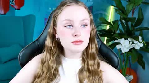 Vivien online show from November 2025 09:08:01 AM