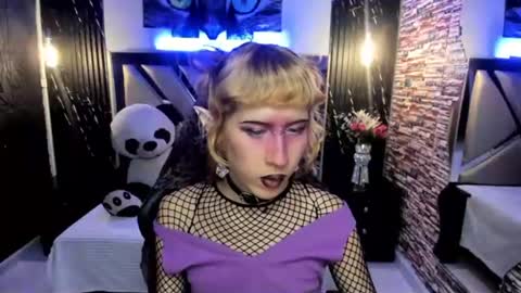Snapshot of vivienne_hadid chatting on June 2026 11:10:01 PM vivienne hadid online show from June 2026 11:10:01 PM