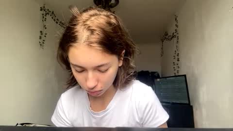 Vivi online show from November 2025 07:20:01 AM