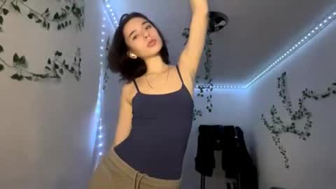 Vivi online show from December 2025 04:16:01 PM