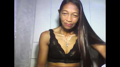 Snapshot of vixen_lina chatting on June 2026 05:27:02 PM vixen_lina online show from June 2026 05:27:02 PM