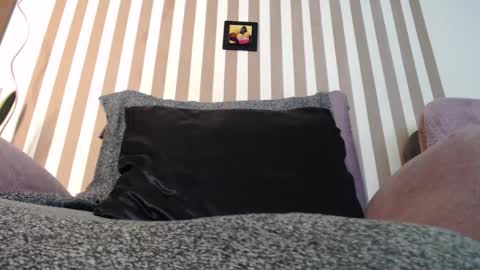 Snapshot of vixenn_ chatting on December 2025 11:20:02 PM vixenn_ online show from December 2025 11:20:02 PM