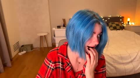 Polly  Online mostly at 9pm-2am UK Time online show from December 2024 05:00:01 PM