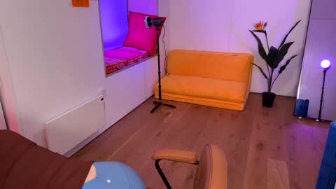 Polly  Online mostly at 9pm-2am UK Time online show from February 2025 06:55:01 PM