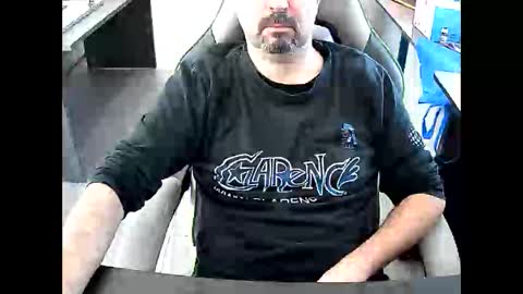 Snapshot of vonele chatting on December 2024 09:00:01 AM Vonn online show from December 2024 09:00:01 AM