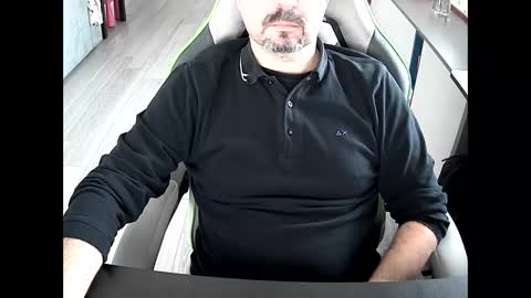 Snapshot of vonele chatting on January 2025 01:41:02 PM Vonn online show from January 2025 01:41:02 PM