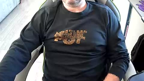 Snapshot of vonele chatting on November 2025 09:42:02 AM Vonn online show from November 2025 09:42:02 AM