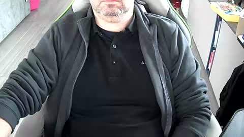 Snapshot of vonele chatting on December 2025 08:42:02 AM Vonn online show from December 2025 08:42:02 AM