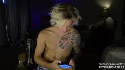 Snapshot of voodoo_hd chatting on September 2025 10:47:01 PM Voodoo and Lucy online show from September 2025 10:47:01 PM