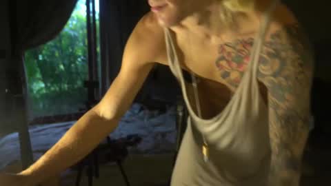 Snapshot of voodoo_hd chatting on September 2025 11:43:01 PM Voodoo and Lucy online show from September 2025 11:43:01 PM