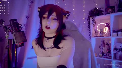 Snapshot of vronnier chatting on September 2025 05:03:01 PM vronnier online show from September 2025 05:03:01 PM