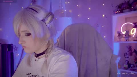 Snapshot of vronnier chatting on October 2025 07:36:02 PM vronnier online show from October 2025 07:36:02 PM