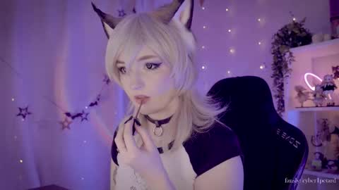 Snapshot of vronnier chatting on December 2025 04:03:01 PM vronnier online show from December 2025 04:03:01 PM