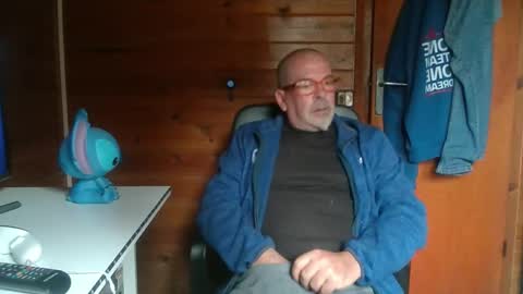 Snapshot of vuda77 chatting on March 2025 10:43:02 AM oscar online show from March 2025 10:43:02 AM