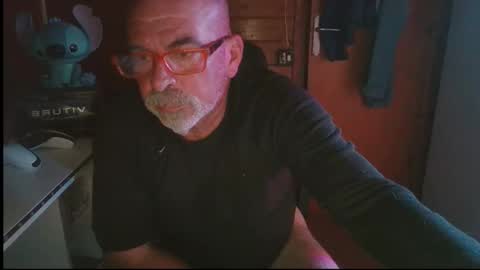 Snapshot of vuda77 chatting on October 2025 10:41:01 PM oscar online show from October 2025 10:41:01 PM