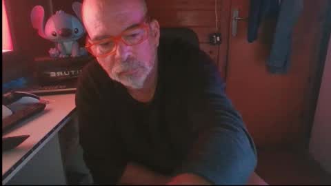 Snapshot of vuda77 chatting on October 2025 08:31:02 PM oscar online show from October 2025 08:31:02 PM