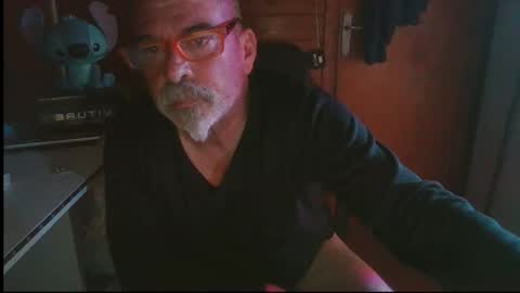 Snapshot of vuda77 chatting on October 2025 07:25:01 PM oscar online show from October 2025 07:25:01 PM