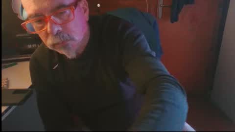 Snapshot of vuda77 chatting on November 2025 06:54:01 PM oscar online show from November 2025 06:54:01 PM