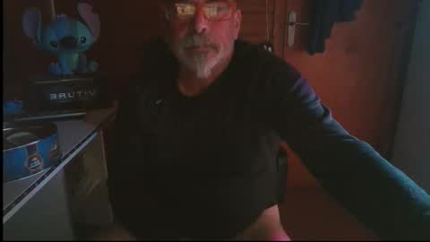 Snapshot of vuda77 chatting on November 2025 06:51:01 PM oscar online show from November 2025 06:51:01 PM