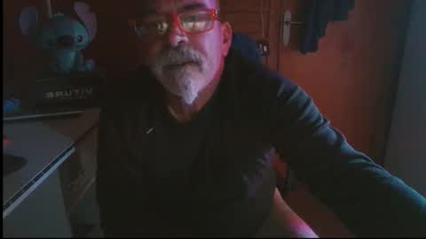 Snapshot of vuda77 chatting on November 2025 08:42:01 PM oscar online show from November 2025 08:42:01 PM