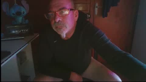 Snapshot of vuda77 chatting on November 2025 08:03:01 PM oscar online show from November 2025 08:03:01 PM