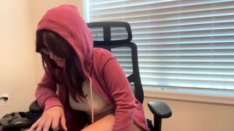 Snapshot of vvikki696996 chatting on December 2024 04:31:01 PM Vikki y Valeria online show from December 2024 04:31:01 PM