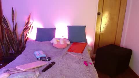 Snapshot of w_kittycat chatting on September 2025 06:05:02 AM kitty SUPORT ME AND MY BABY SINGLE MOMY online show from September 2025 06:05:02 AM