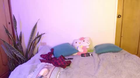 Snapshot of w_kittycat chatting on October 2025 05:21:01 PM kitty SUPORT ME AND MY BABY SINGLE MOMY online show from October 2025 05:21:01 PM