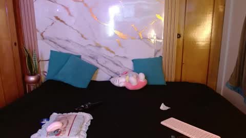 kitty SUPORT ME AND MY BABY SINGLE MOMY online show from April 2026 07:01:01 AM